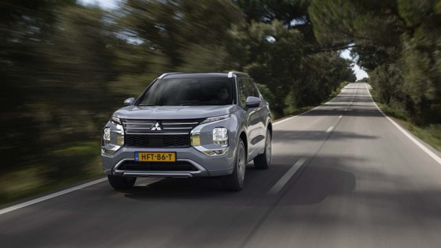 MITSUBISHI OUTLANDER 2.4L 4WD PHEV INSTYLE  4&ORDF; S - foto 2