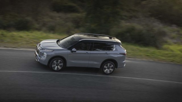 MITSUBISHI OUTLANDER 2.4L 4WD PHEV INTENSE  4&ORDF; S - foto 3