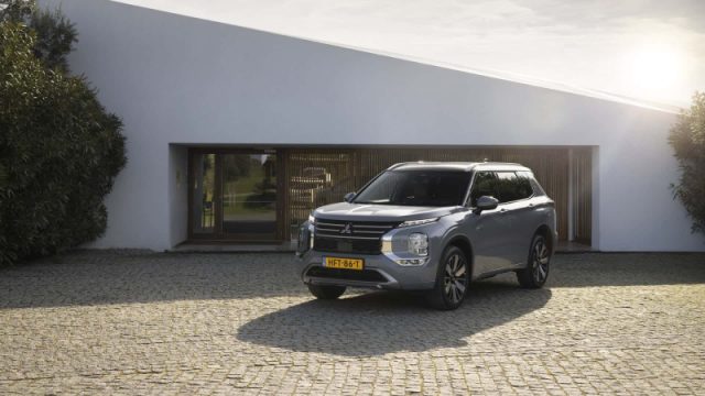 MITSUBISHI OUTLANDER 2.4L 4WD PHEV INTENSE  4&ORDF; S - foto 6
