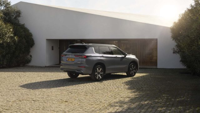 MITSUBISHI OUTLANDER 2.4L 4WD PHEV INFORM  4&ORDF; SE - foto 6