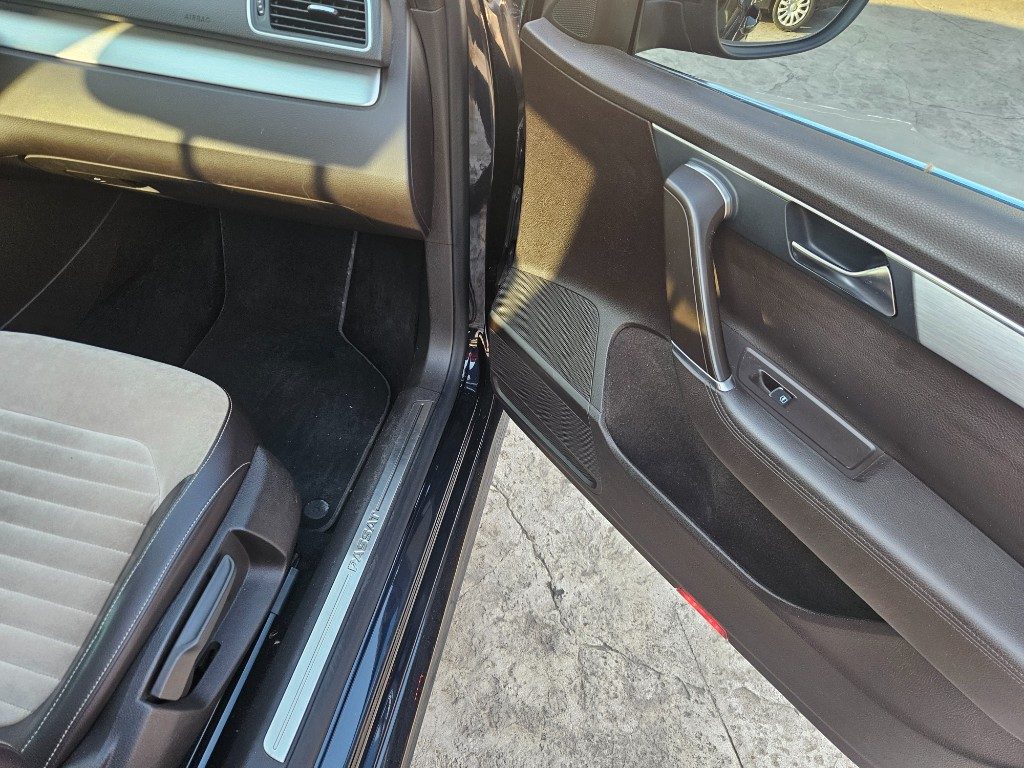 VOLKSWAGEN Passat Var 2.0 TDI 170 DSG 4m. High. BMT - 10