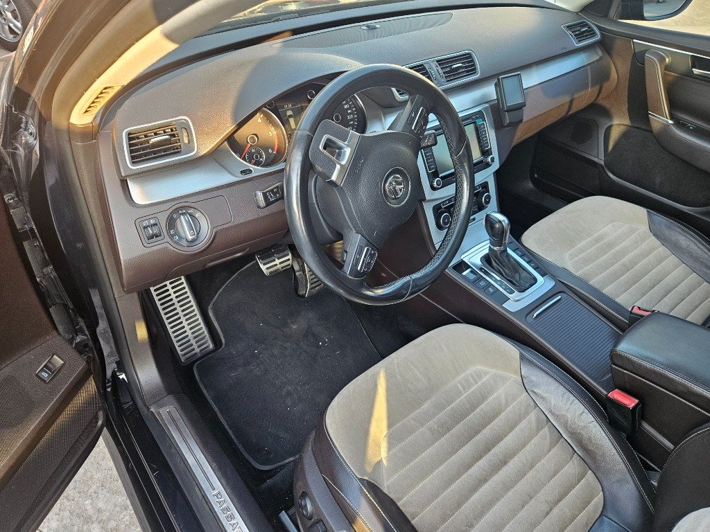 VOLKSWAGEN Passat Var 2.0 TDI 170 DSG 4m. High. BMT - 18
