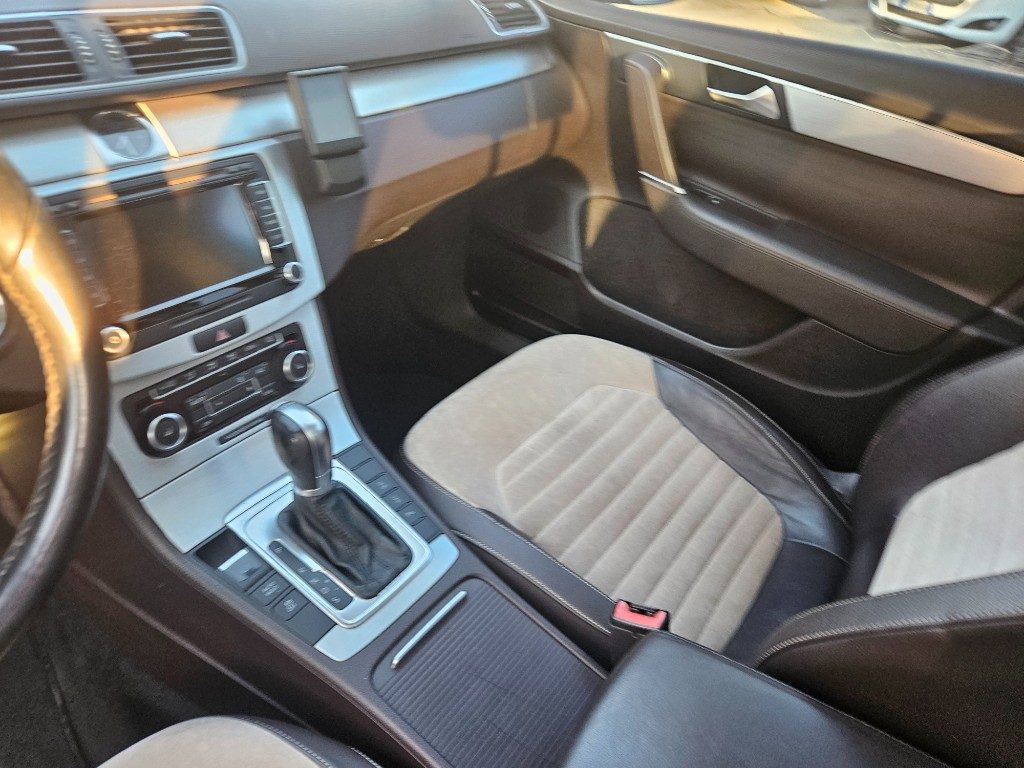VOLKSWAGEN Passat Var 2.0 TDI 170 DSG 4m. High. BMT - 19