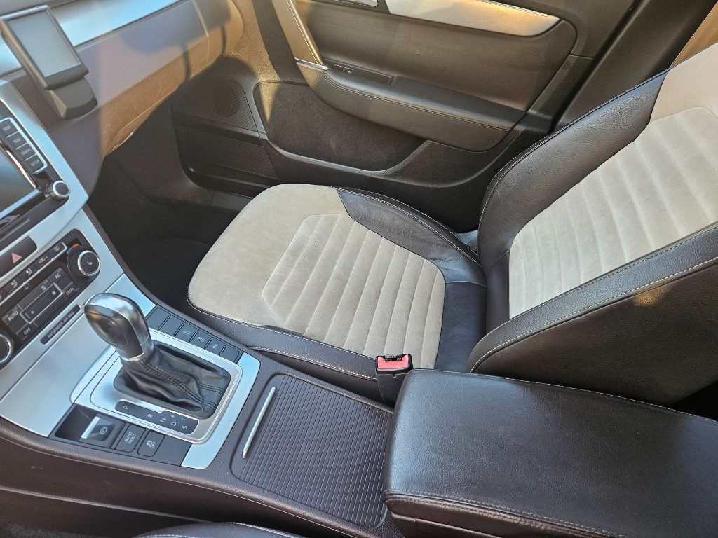 VOLKSWAGEN Passat Var 2.0 TDI 170 DSG 4m. High. BMT - 21