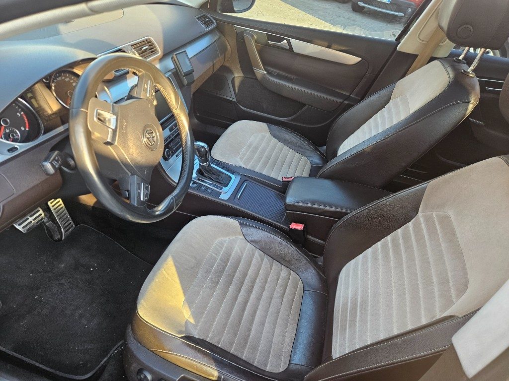 VOLKSWAGEN Passat Var 2.0 TDI 170 DSG 4m. High. BMT - 22