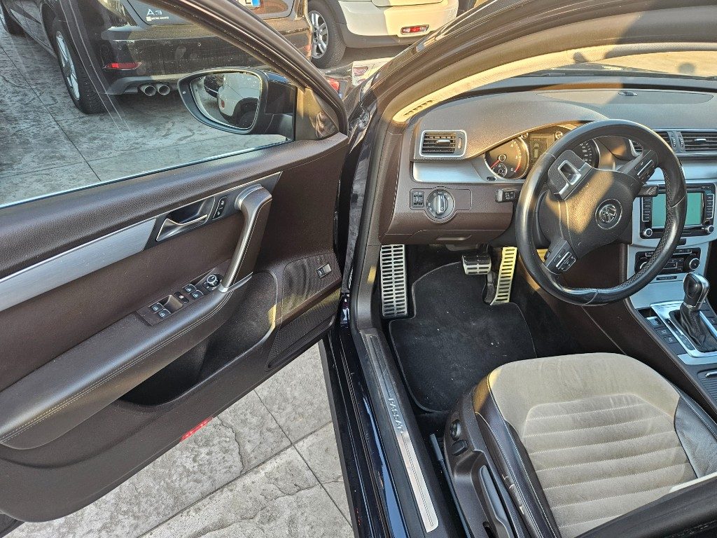 VOLKSWAGEN Passat Var 2.0 TDI 170 DSG 4m. High. BMT - 23