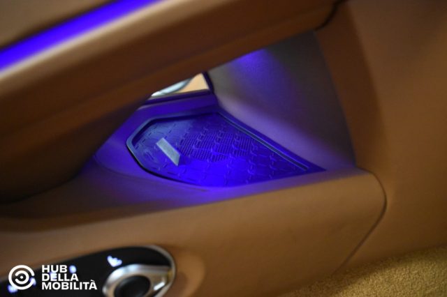 ASTON MARTIN DB12 V8 VOLANTE Q - foto 32