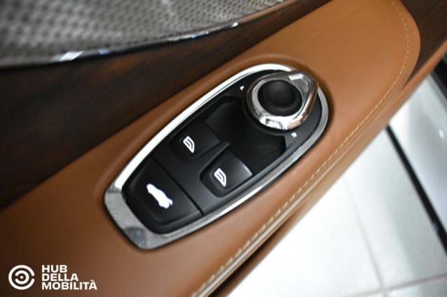 ASTON MARTIN DB12 V8 VOLANTE Q - foto 37
