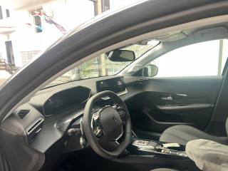 PEUGEOT 208 usata, con Schermo multifunzione interamente digitale