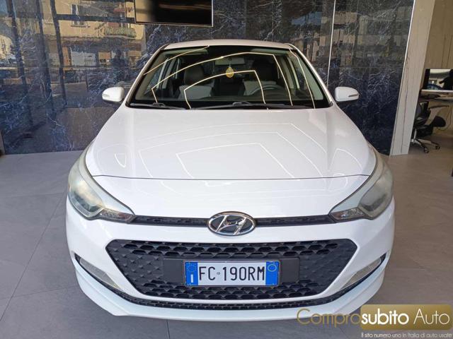 HYUNDAI i20 — foto 1