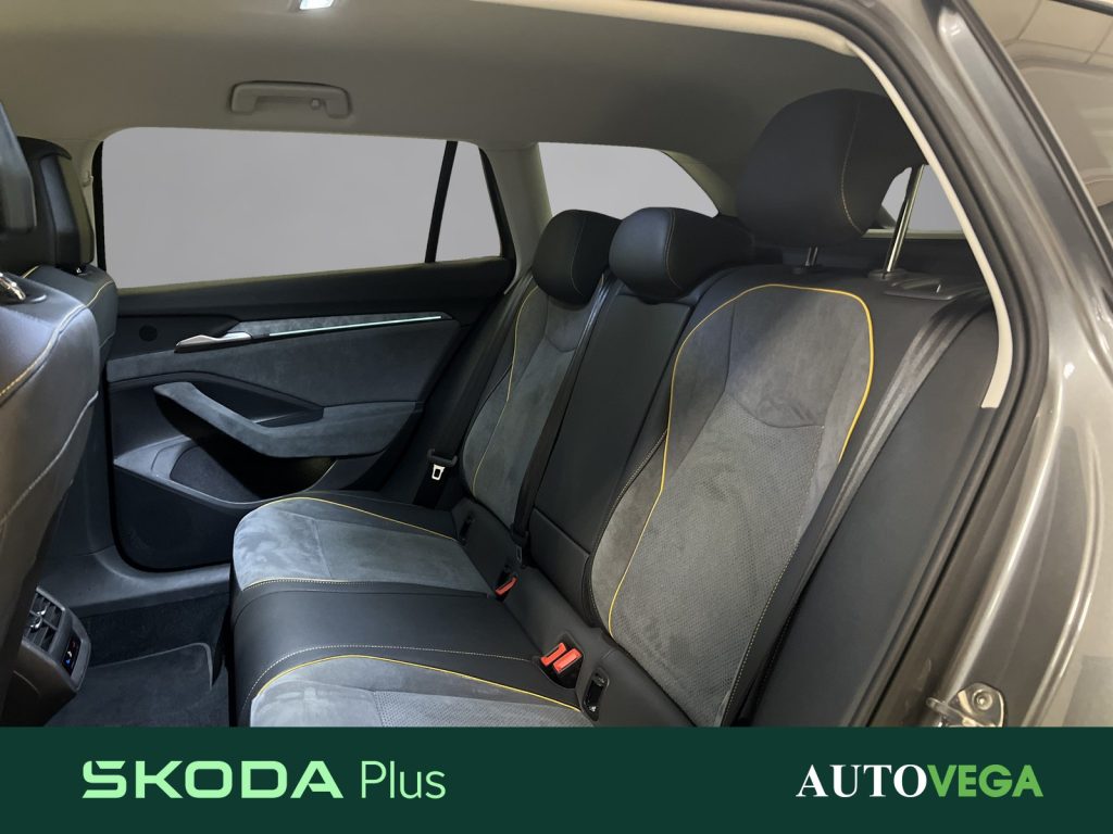 immagine usato SKODA Superb wagon 2.0 tdi selection 150cv dsg