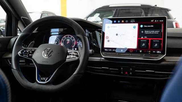 VOLKSWAGEN GOLF R BLACK EDITION VENTURI ASSETTO  - foto 30