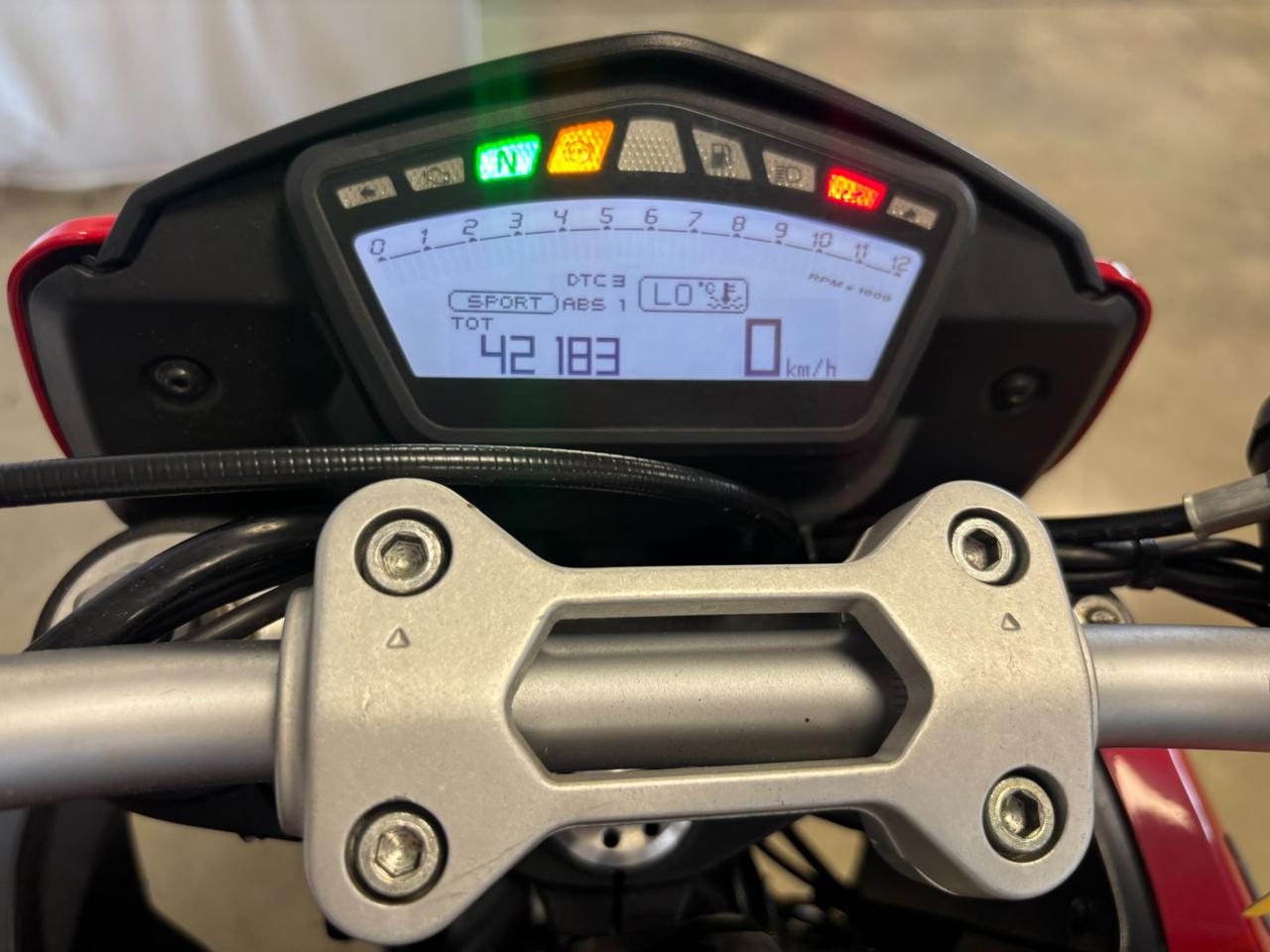 immagine usato DUCATI Hyperstrada 821 RED
