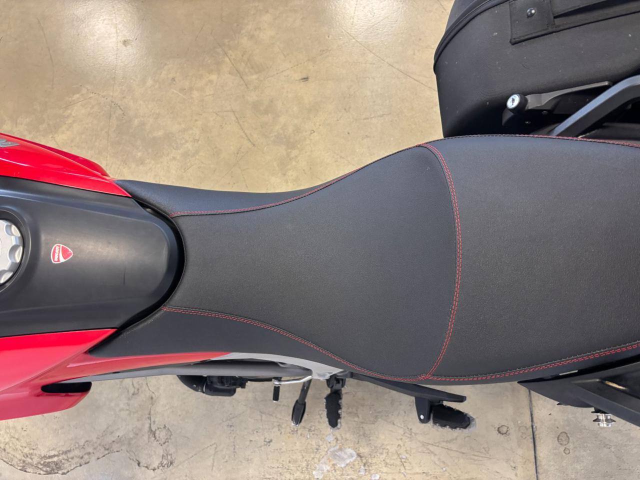 immagine usato DUCATI Hyperstrada 821 RED