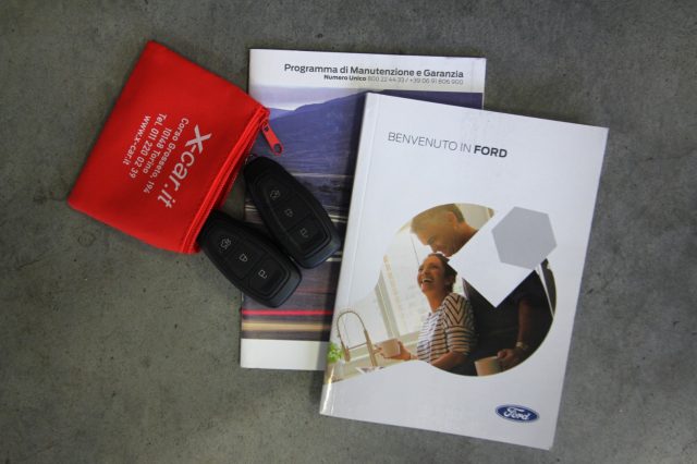 FORD KUGA 2.5 PLUG IN HYBRID 225 CV CVT 2W - foto 18