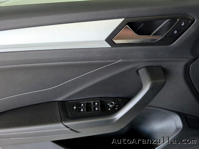 VOLKSWAGEN T-Roc usata, con Touch screen