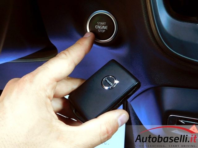 VOLVO XC40 T2 ESSENTIAL - foto 29