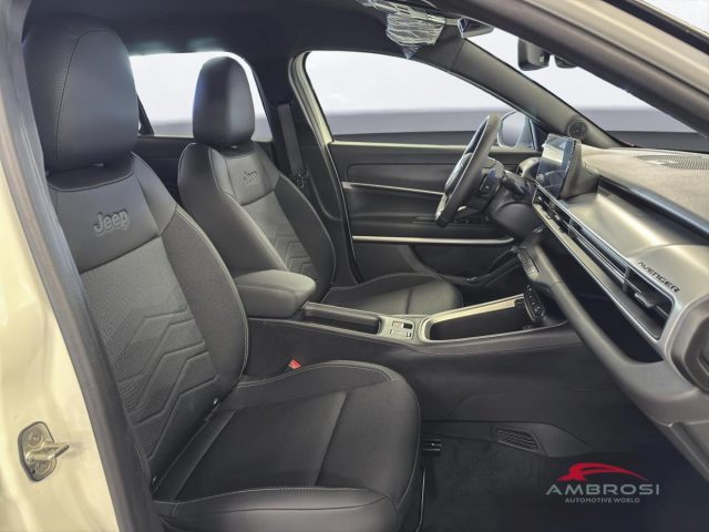 JEEP AVENGER E-HYBRID SUMMIT - foto 12