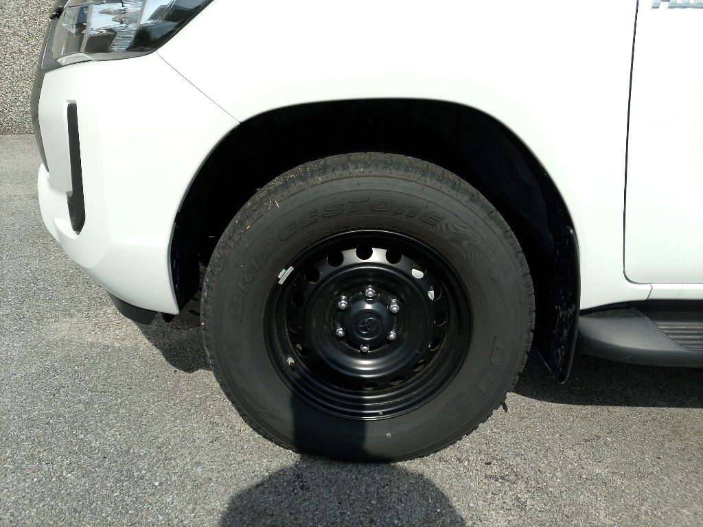 Immagine di TOYOTA Hilux 2.8 D-4D 4WD 4 porte Double Cab del 03/2026 km 3000