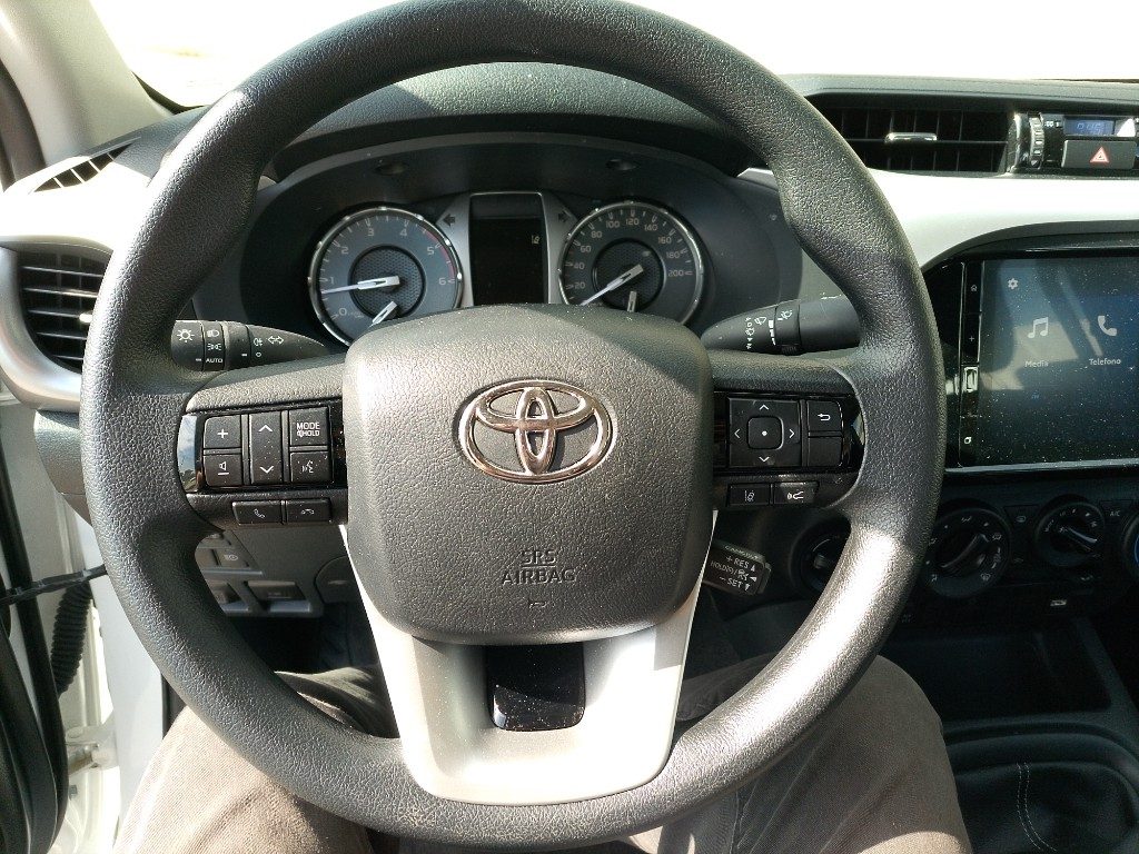 Immagine di TOYOTA Hilux 2.8 D-4D 4WD 4 porte Double Cab del 03/2026 km 3000
