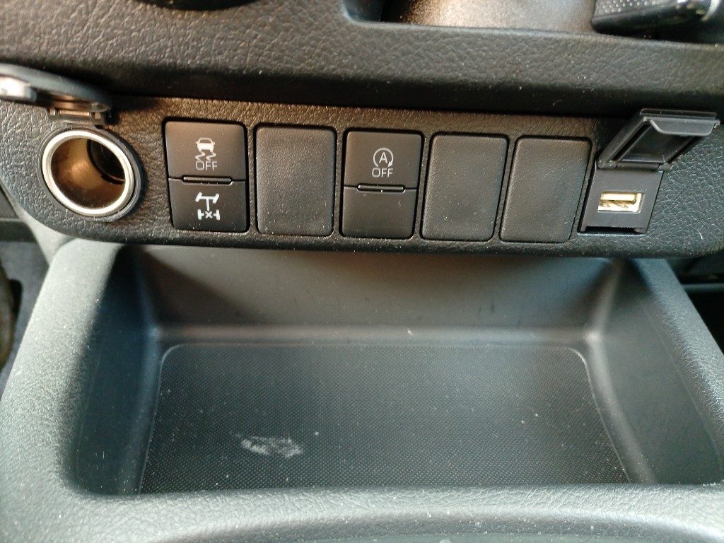 Immagine di TOYOTA Hilux 2.8 D-4D 4WD 4 porte Double Cab del 03/2026 km 3000