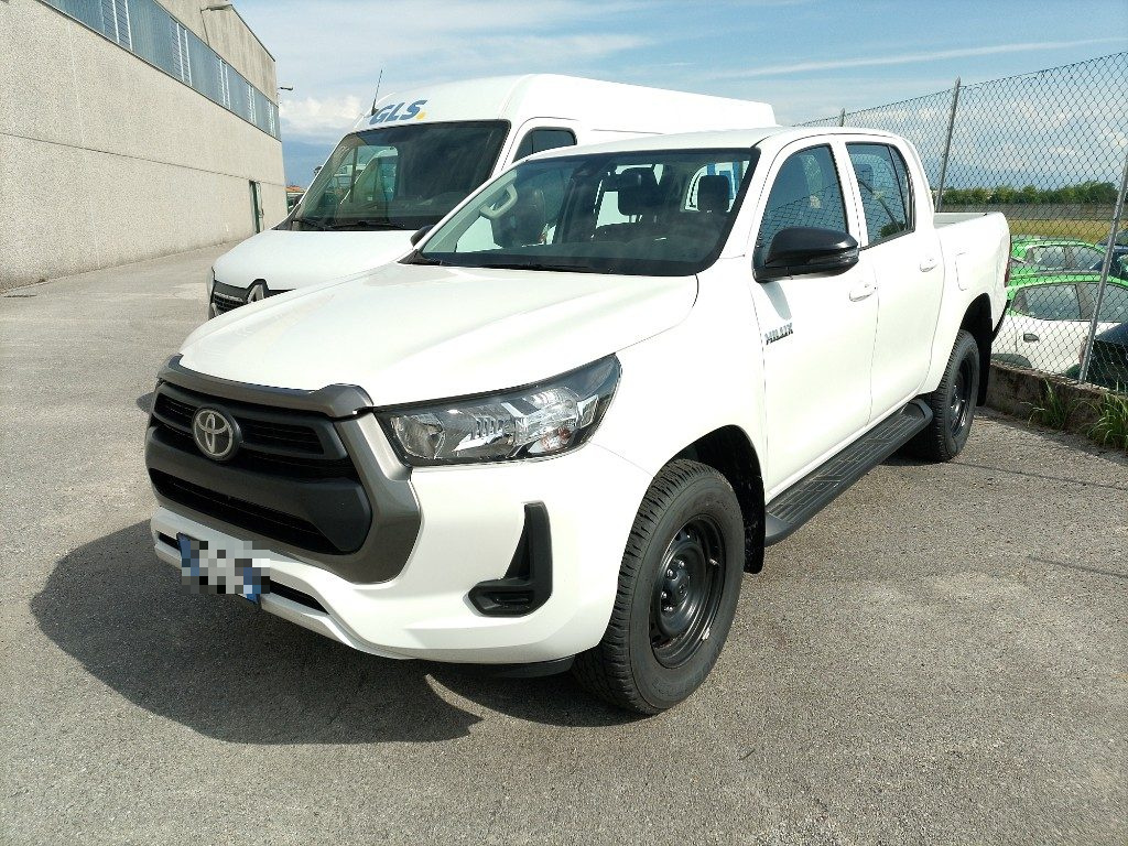 Immagine di TOYOTA Hilux 2.8 D-4D 4WD 4 porte Double Cab del 03/2026 km 3000
