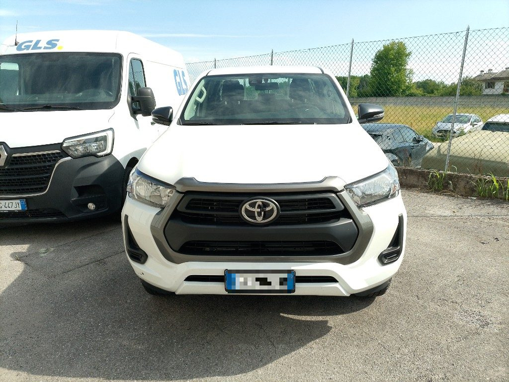 Immagine di TOYOTA Hilux 2.8 D-4D 4WD 4 porte Double Cab del 03/2026 km 3000