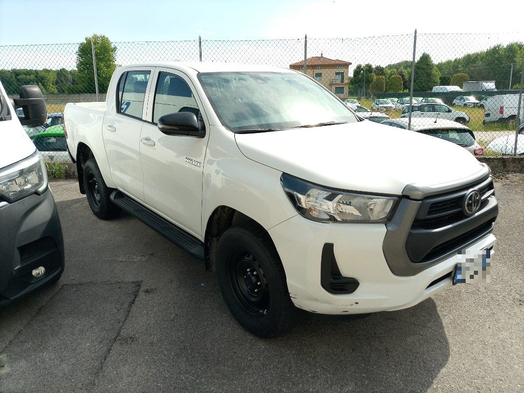 Immagine di TOYOTA Hilux 2.8 D-4D 4WD 4 porte Double Cab del 03/2026 km 3000