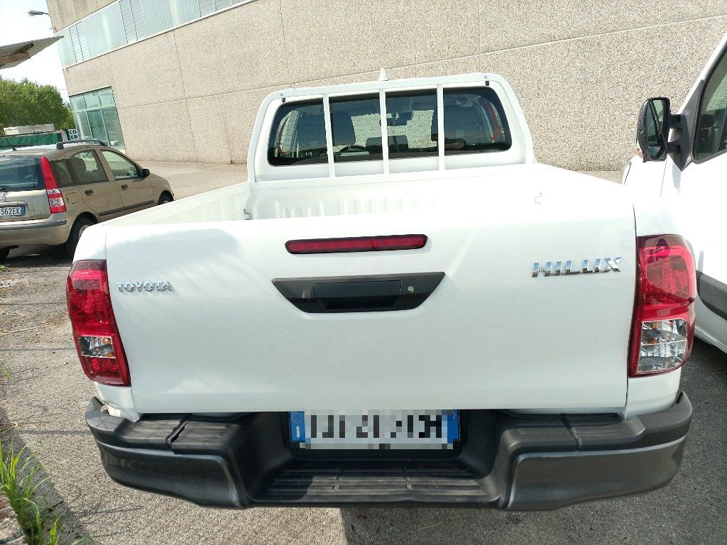 Immagine di TOYOTA Hilux 2.8 D-4D 4WD 4 porte Double Cab del 03/2026 km 3000