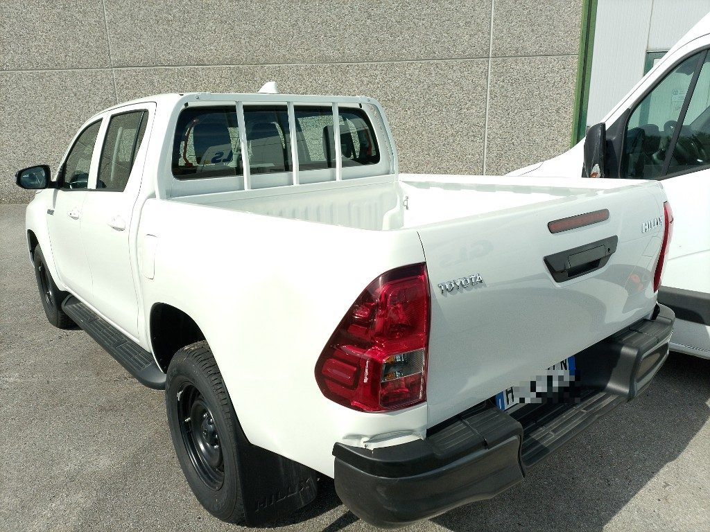 Immagine di TOYOTA Hilux 2.8 D-4D 4WD 4 porte Double Cab del 03/2026 km 3000