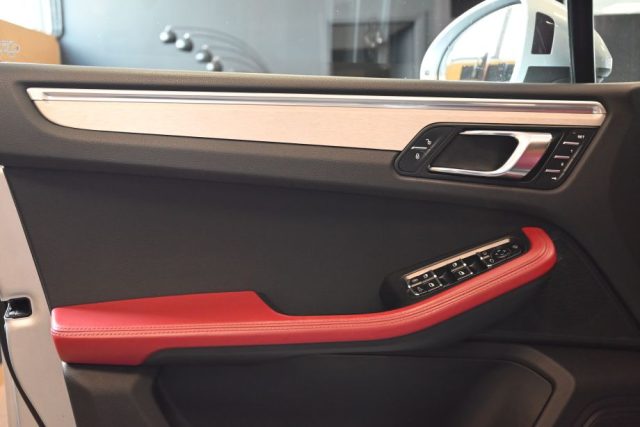 PORSCHE Macan usata 37