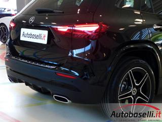 MERCEDES-BENZ GLA 180 usata, con Leve al volante