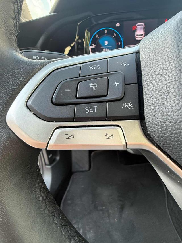 VOLKSWAGEN Golf usata, con Airbag testa
