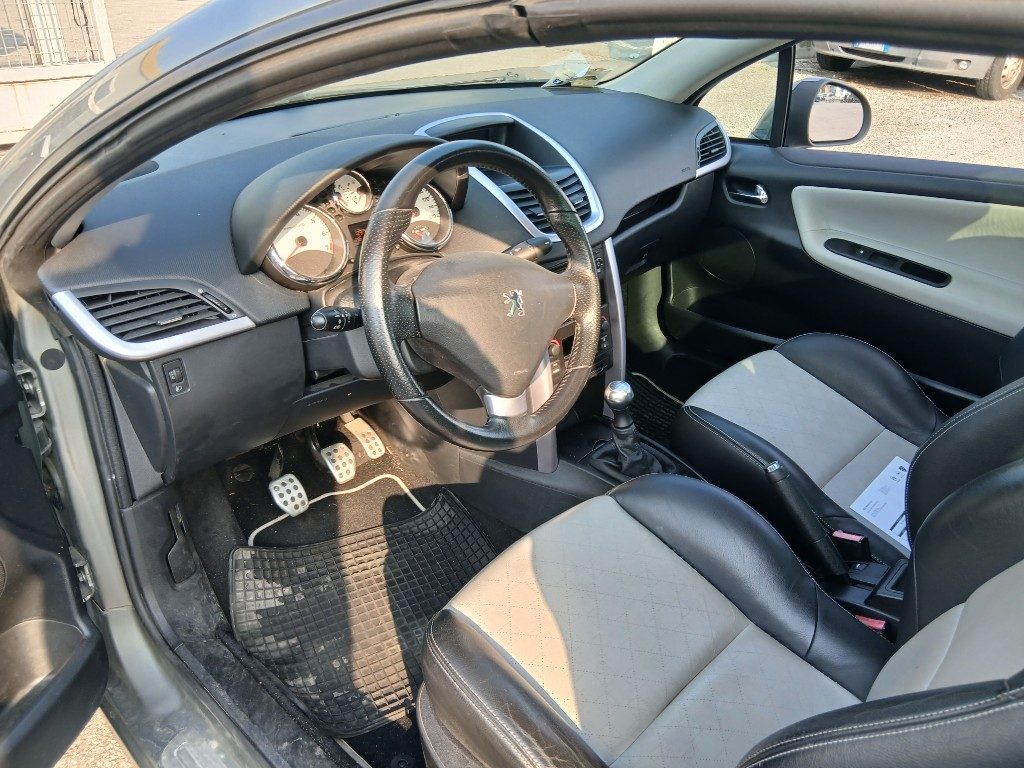 Immagine di PEUGEOT 207 1.6 VTi 120CV CC Roland Garros del 06/2008 km 146145