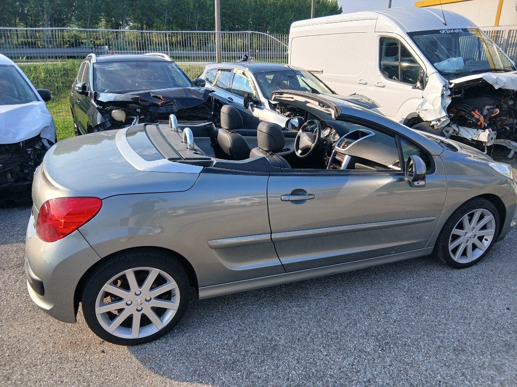 Immagine di PEUGEOT 207 1.6 VTi 120CV CC Roland Garros del 06/2008 km 146145