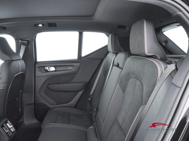 VOLVO XC40 BLACK EDITION B3 MILD HYBRID BEN - foto 10