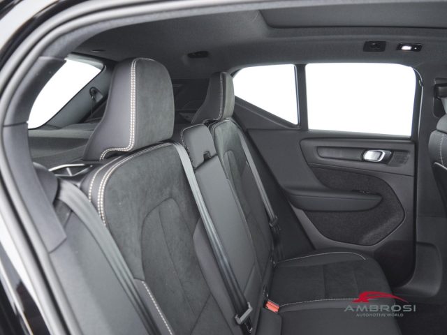 VOLVO XC40 BLACK EDITION B3 MILD HYBRID BEN - foto 11