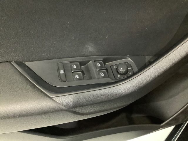 SKODA KAROQ 2.0 TDI SCR 115 CV EXECUTIVE - foto 21
