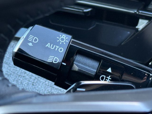 PEUGEOT 3008 HYBRID 145 E-DCS6 ALLURE - foto 12
