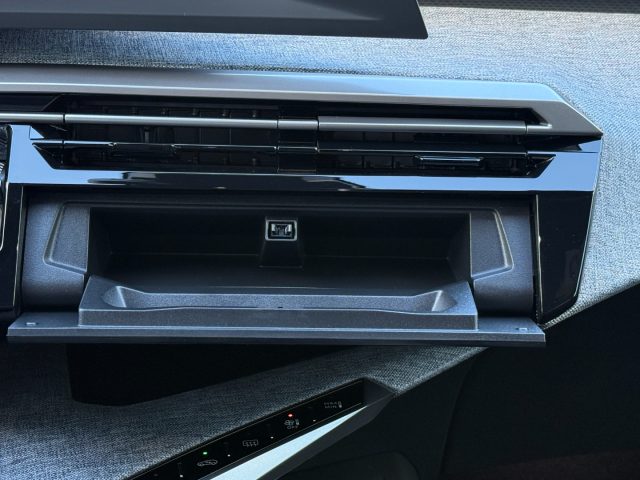 PEUGEOT 3008 HYBRID 145 E-DCS6 ALLURE - foto 20