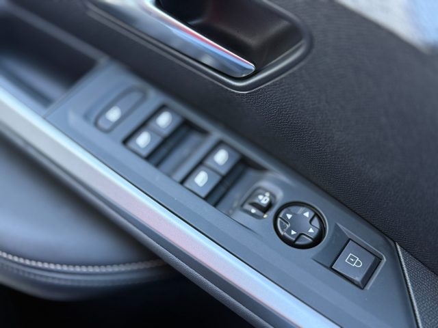 PEUGEOT 3008 HYBRID 145 E-DCS6 ALLURE - foto 24