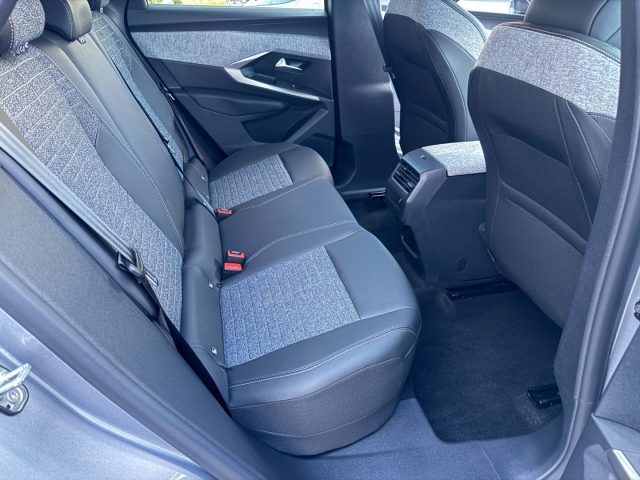 PEUGEOT 3008 HYBRID 145 E-DCS6 ALLURE - foto 26