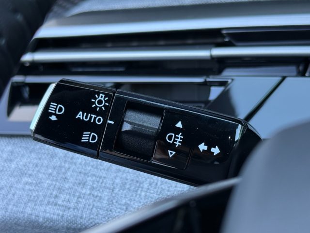 PEUGEOT 3008 HYBRID 145 E-DCS6 ALLURE PACK NA - foto 17