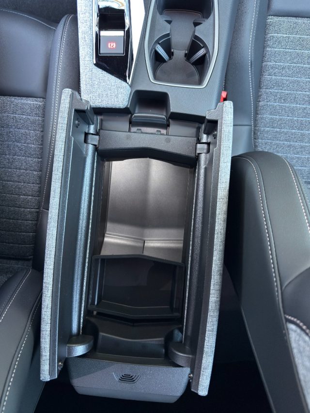 PEUGEOT 3008 HYBRID 145 E-DCS6 ALLURE PACK NA - foto 24