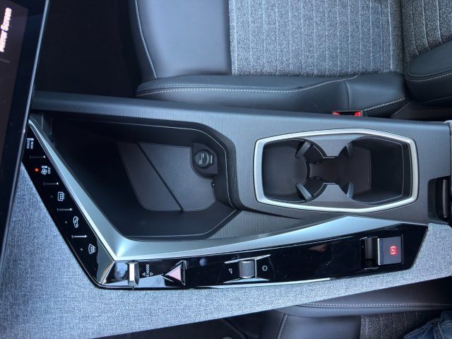 PEUGEOT 3008 HYBRID 145 E-DCS6 ALLURE PACK NA - foto 26