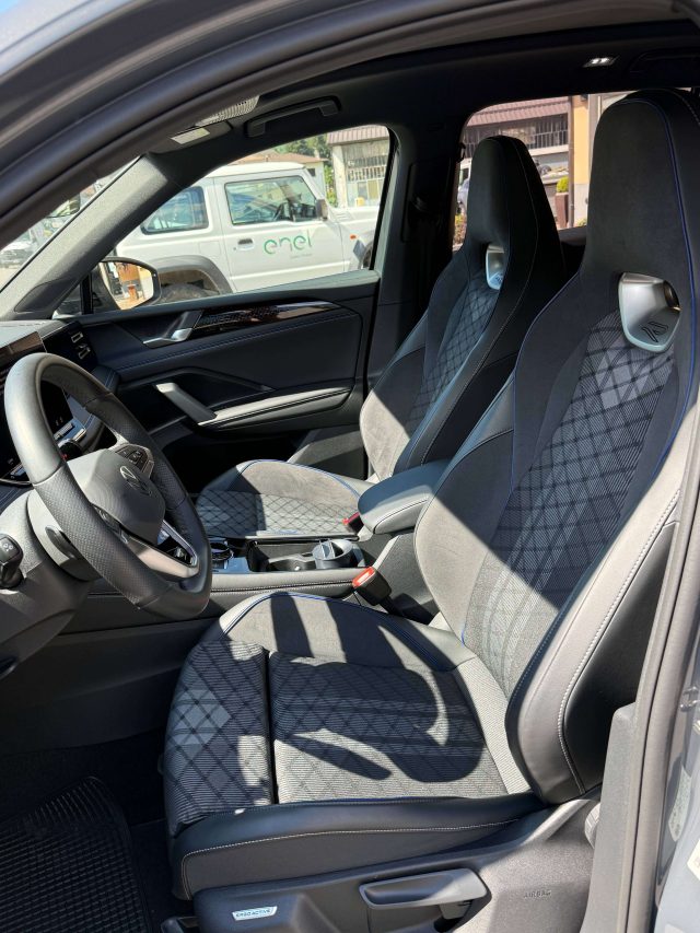 VOLKSWAGEN TIGUAN TIGUAN III 2024 1.5 ETSI R-LINE - foto 9