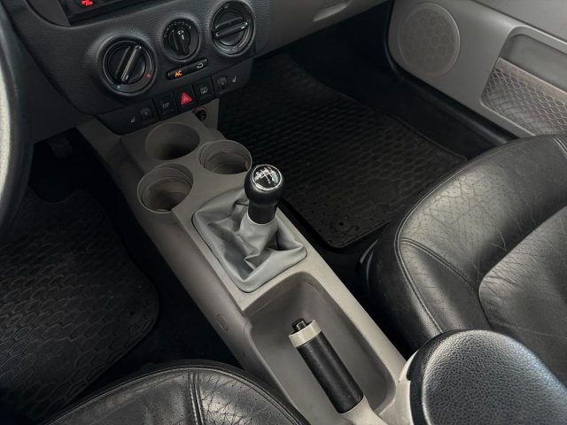 VOLKSWAGEN NEW BEETLE 2.0 NEOPATENTATI - foto 11