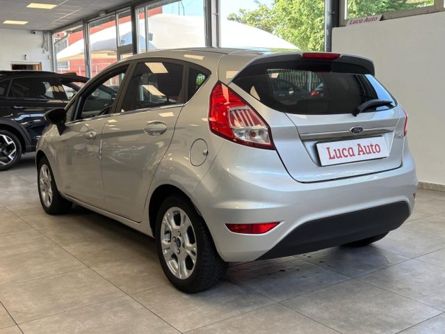 FORD Fiesta usata, con Autoradio