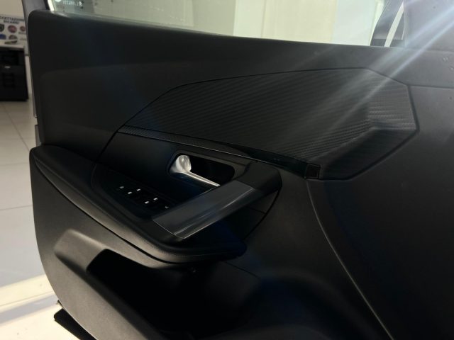 PEUGEOT 2008 usata, con Sedile posteriore sdoppiato