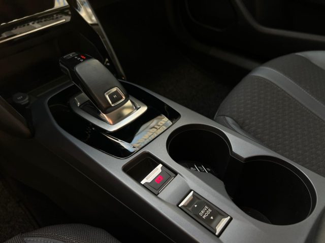 PEUGEOT 2008 usata, con Volante multifunzione